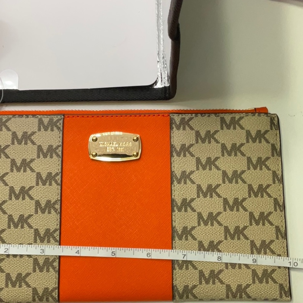 NWT Michael Kors Center Stripe Large Clutch - Picture 4 of 6